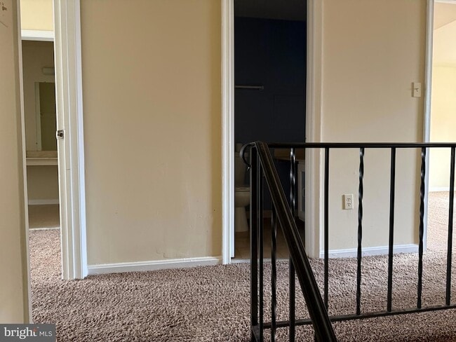 Building Photo - 9 Autumn Hill Way