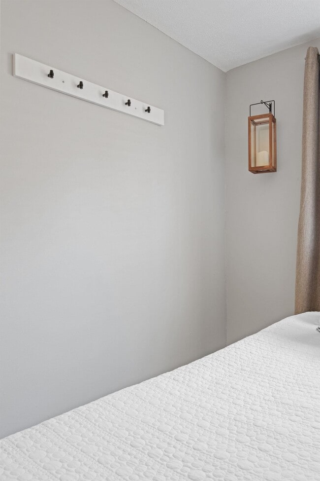 Building Photo - 201 Cocheco Ct