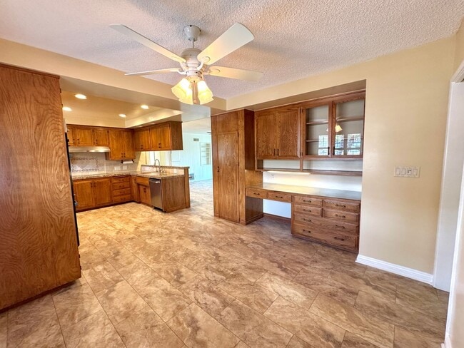 Building Photo - Light, Bright & Lovingly Maintained Claremont Home for Lease