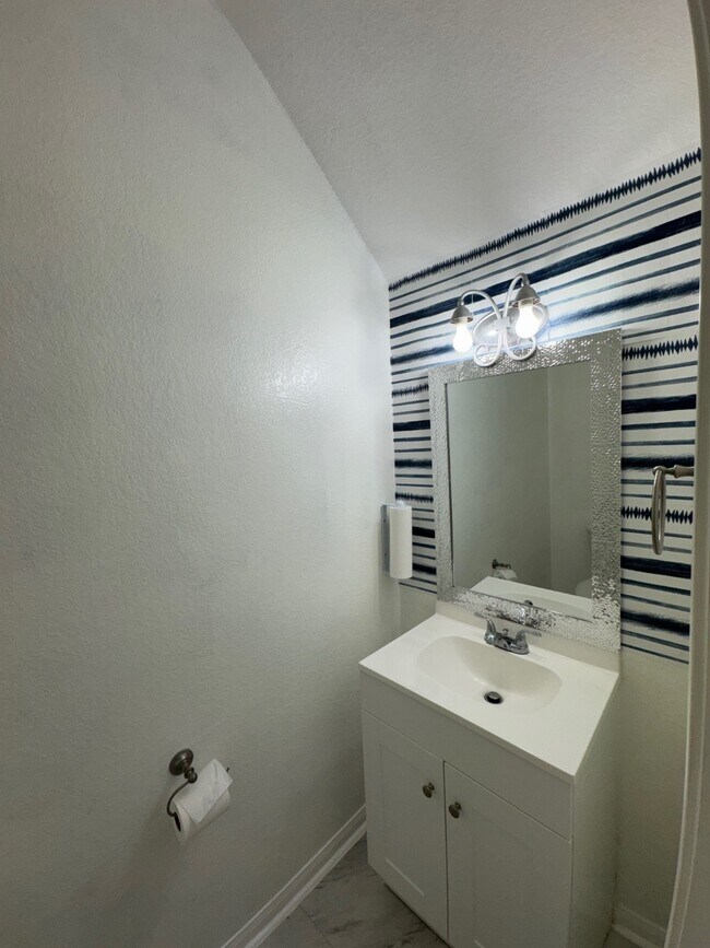 Building Photo - 24423 Hampton Lakes Dr
