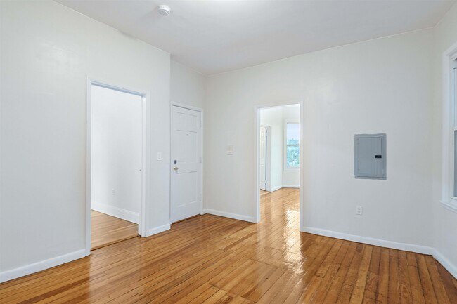 Building Photo - 313 23rd St