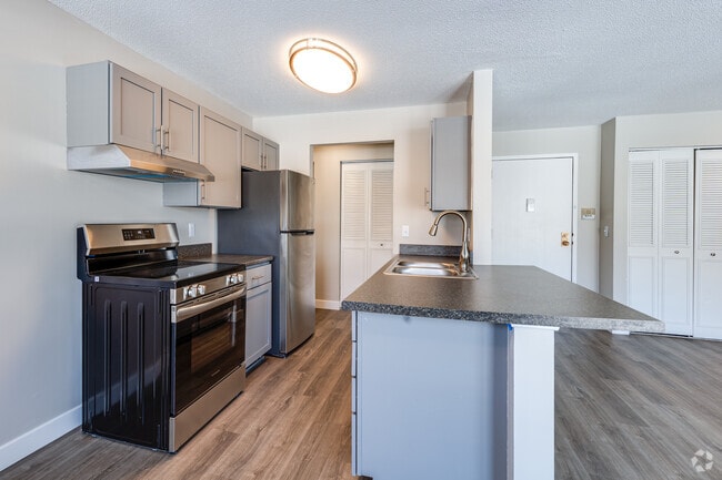 2BR, 2BA - 1100SF - Kitchen - 7th Avenue Apartments