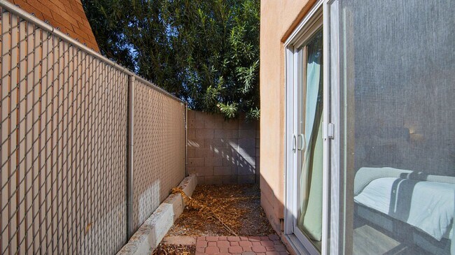 Building Photo - 2929 N 55th Pl