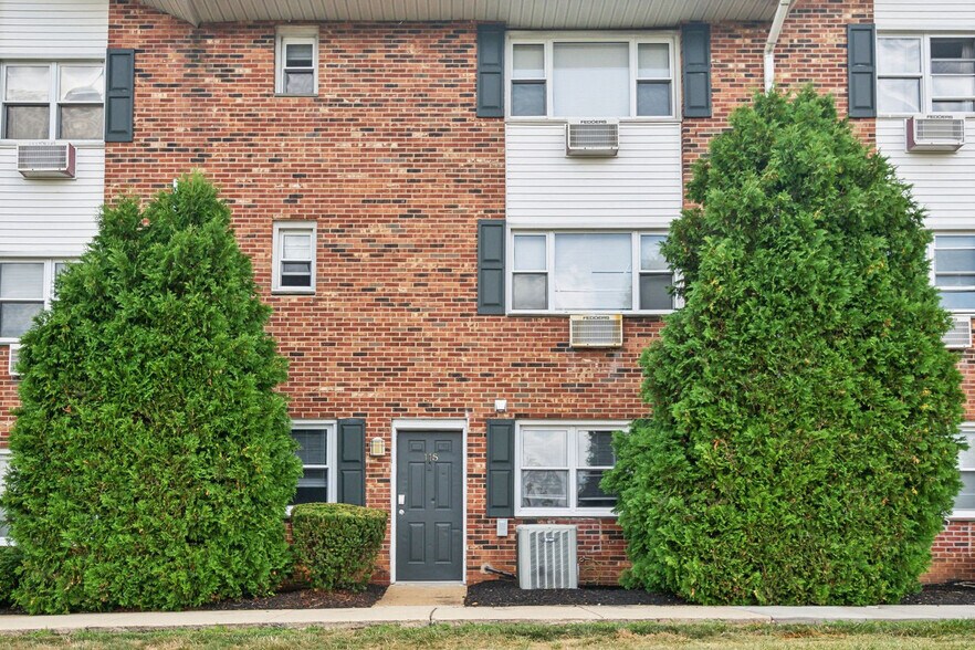 Building Photo - 400 S Dupont Hwy