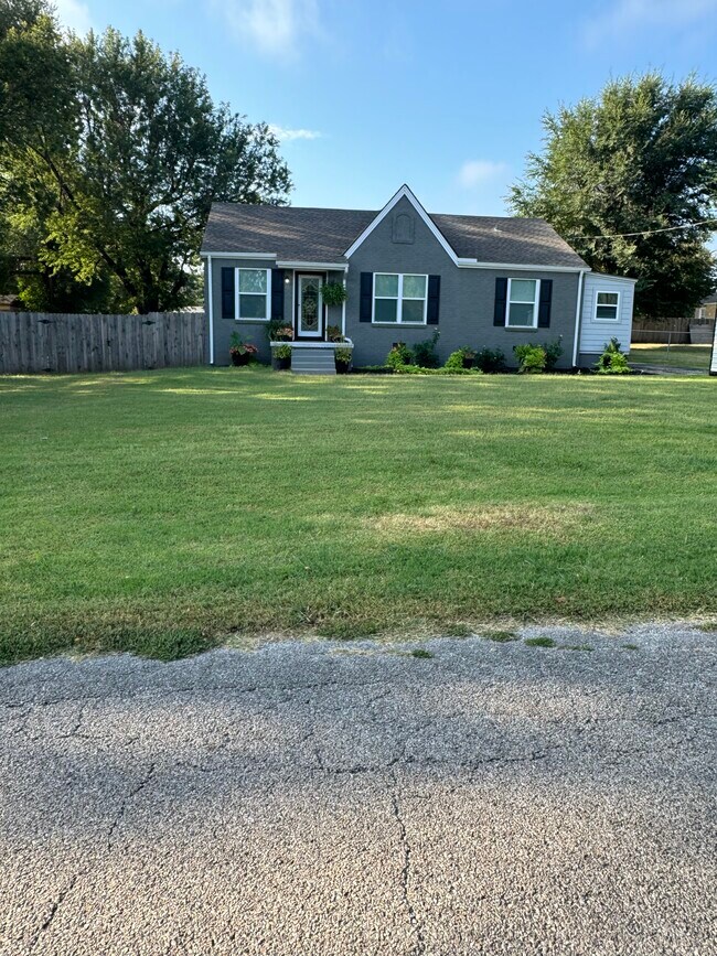 Primary Photo - 4012 Meadowview Dr