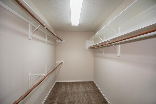 Building Photo - 5008 Blanco Dr