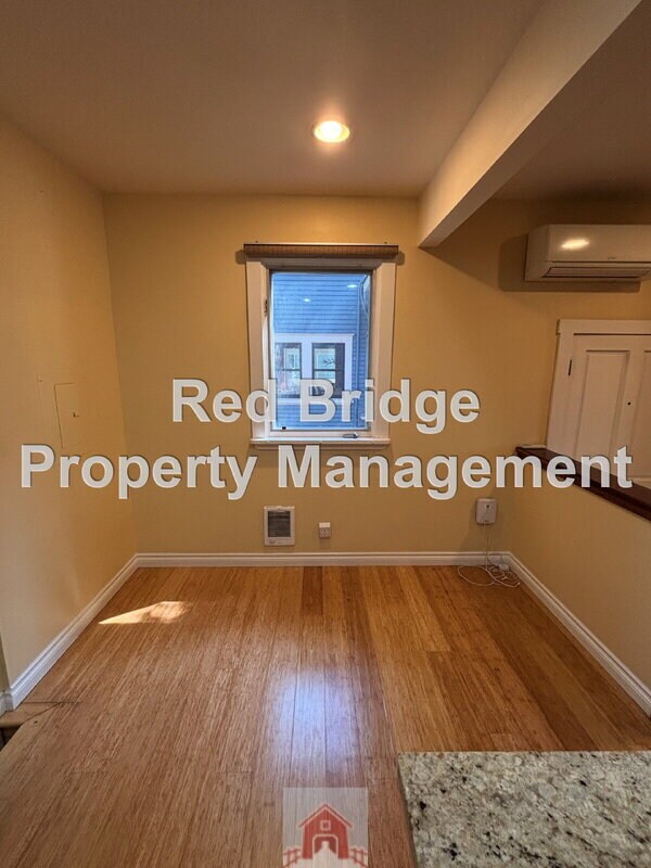Building Photo - 1327 SE Nehalem St