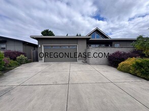 Building Photo - 3bed 2bath Cal Young Area home