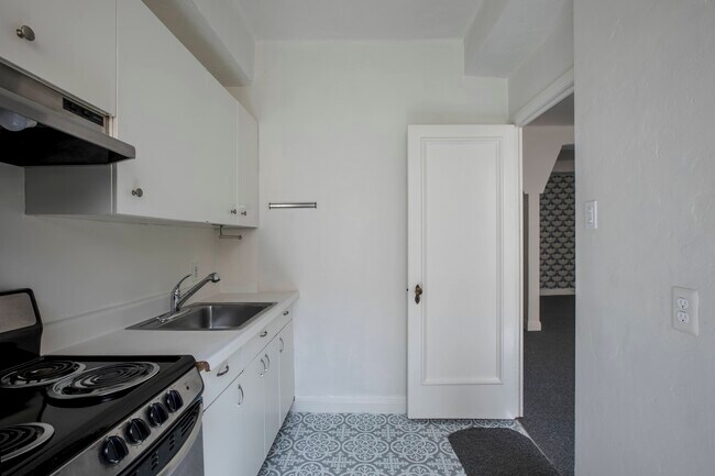 Building Photo - 631 Ofarrell St
