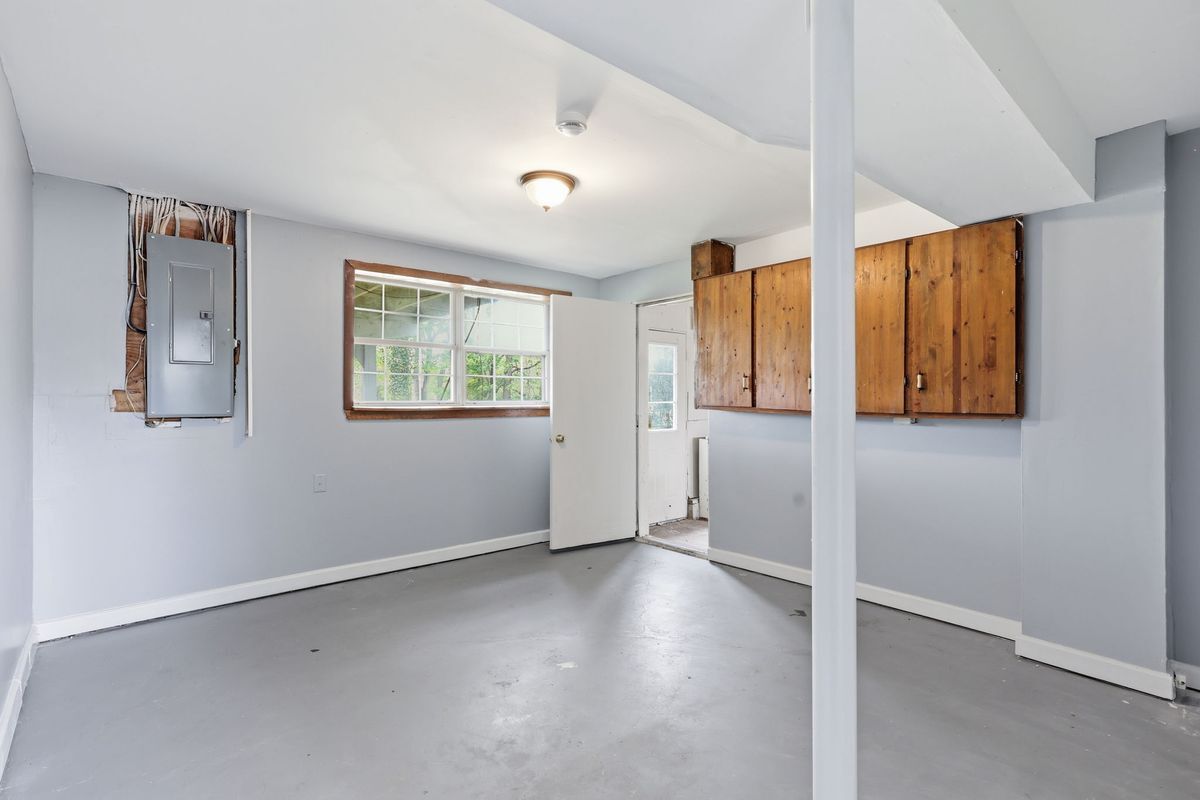 Building Photo - 11259 Edgewood Dr