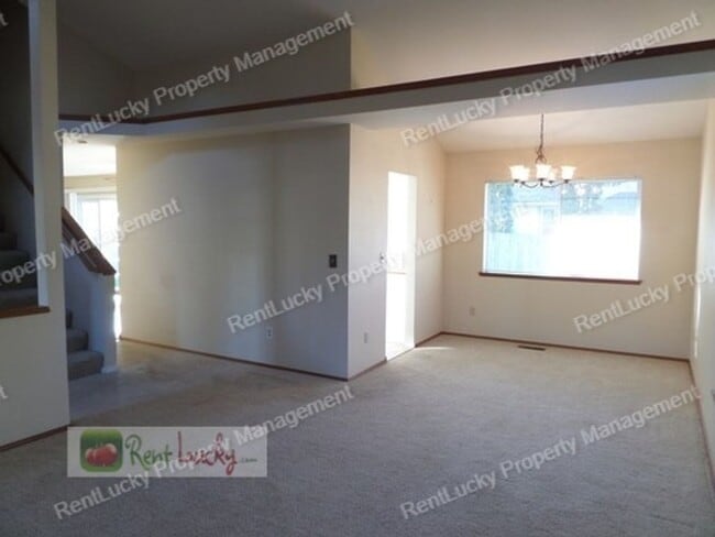 Building Photo - Beautiful 3-Bedroom Home in Sought-After F...