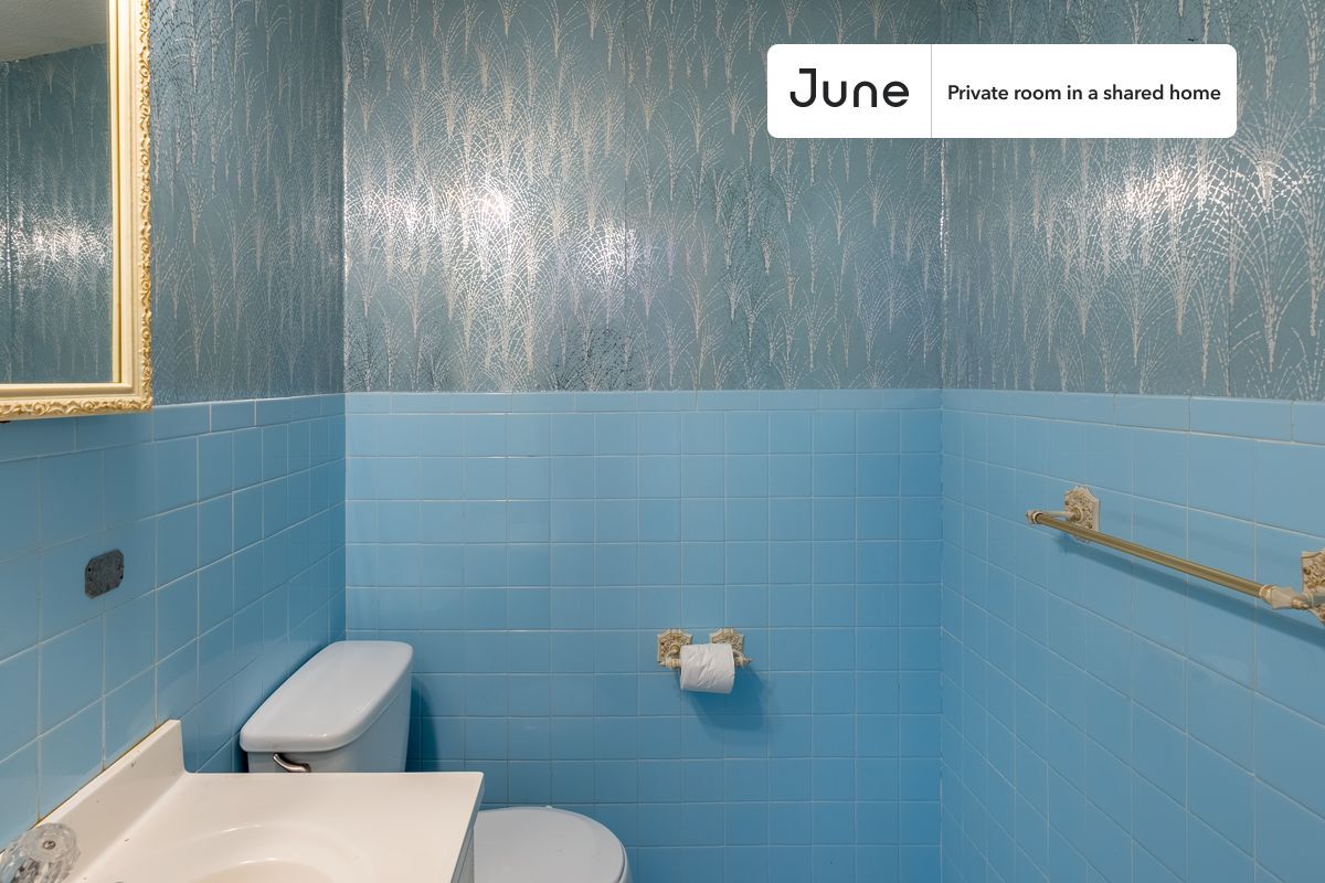 Building Photo - Room in Shared 6 bed/1.5 bath home