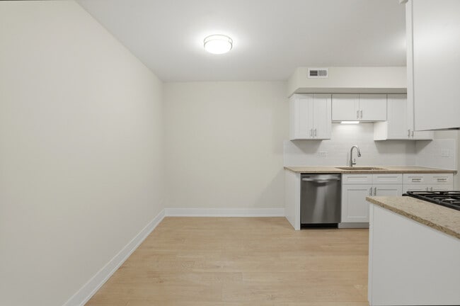 Building Photo - 763 Wellington Ave