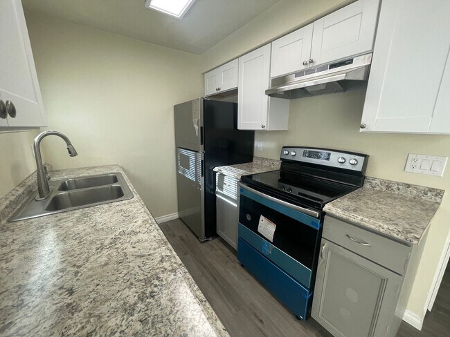 Building Photo - Ralph Duplex