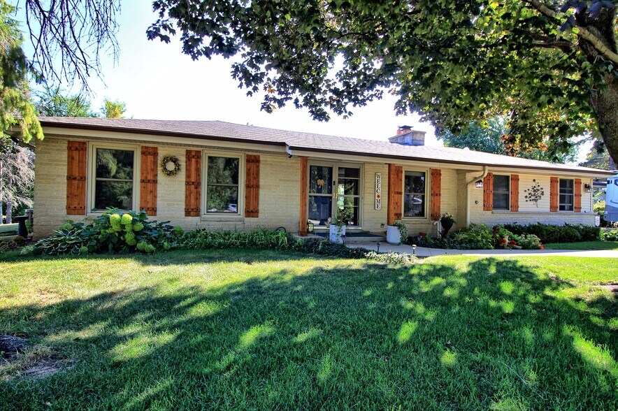 Building Photo - 12049 W Grange Ave