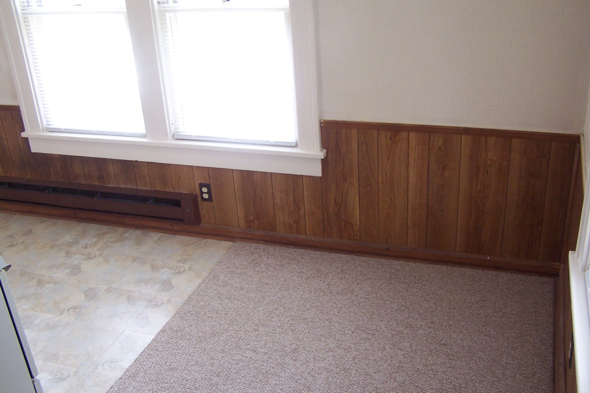 Kitchen table space - 139 Carpenter Rd