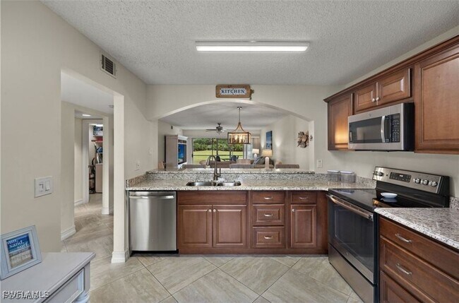 Building Photo - 7025 Dennis Cir