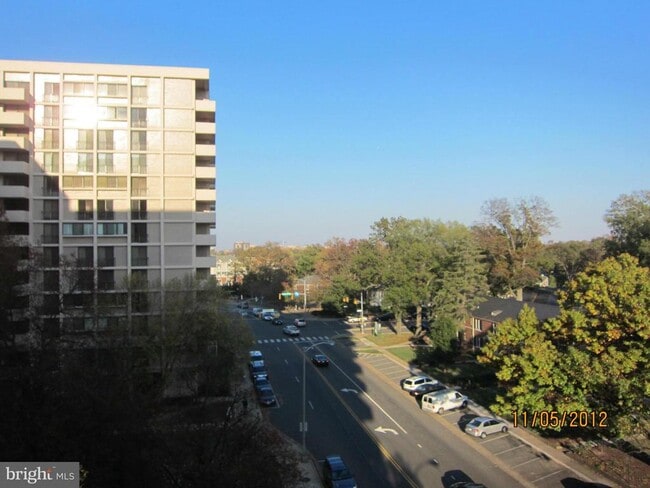 Building Photo - 4141 Henderson Rd