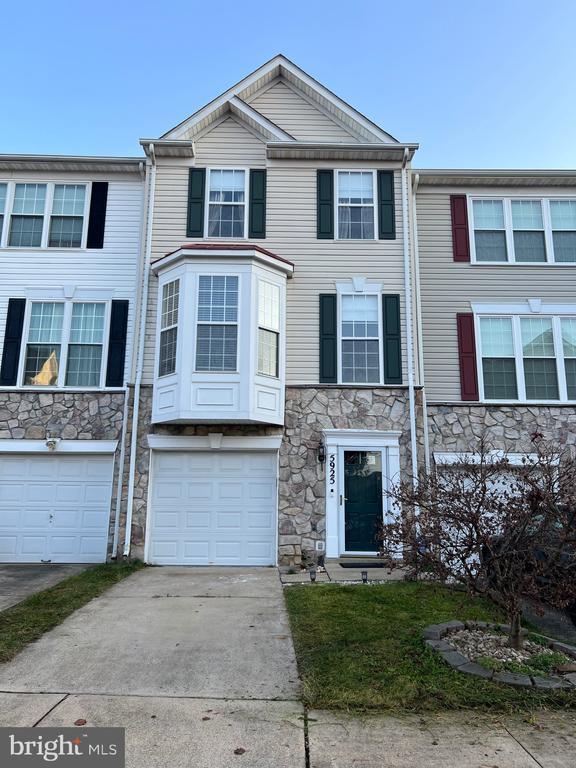 Building Photo - 5925 Kirkcaldy Ln