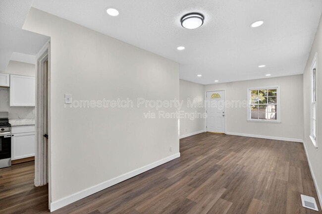 Building Photo - 437 Lanark Rd