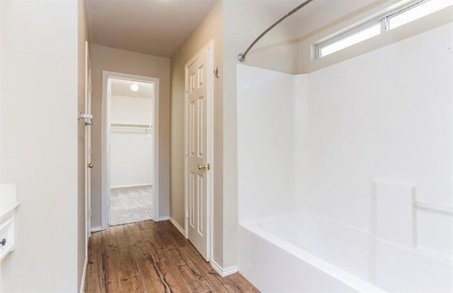 Building Photo - 730 Redwing Pl Dr