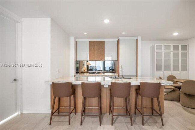 Building Photo - 2831 S Bayshore Dr