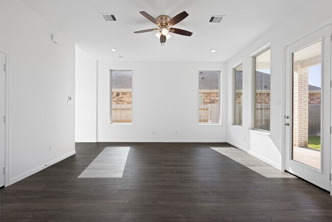 Building Photo - 4914 Chester Lk Ln