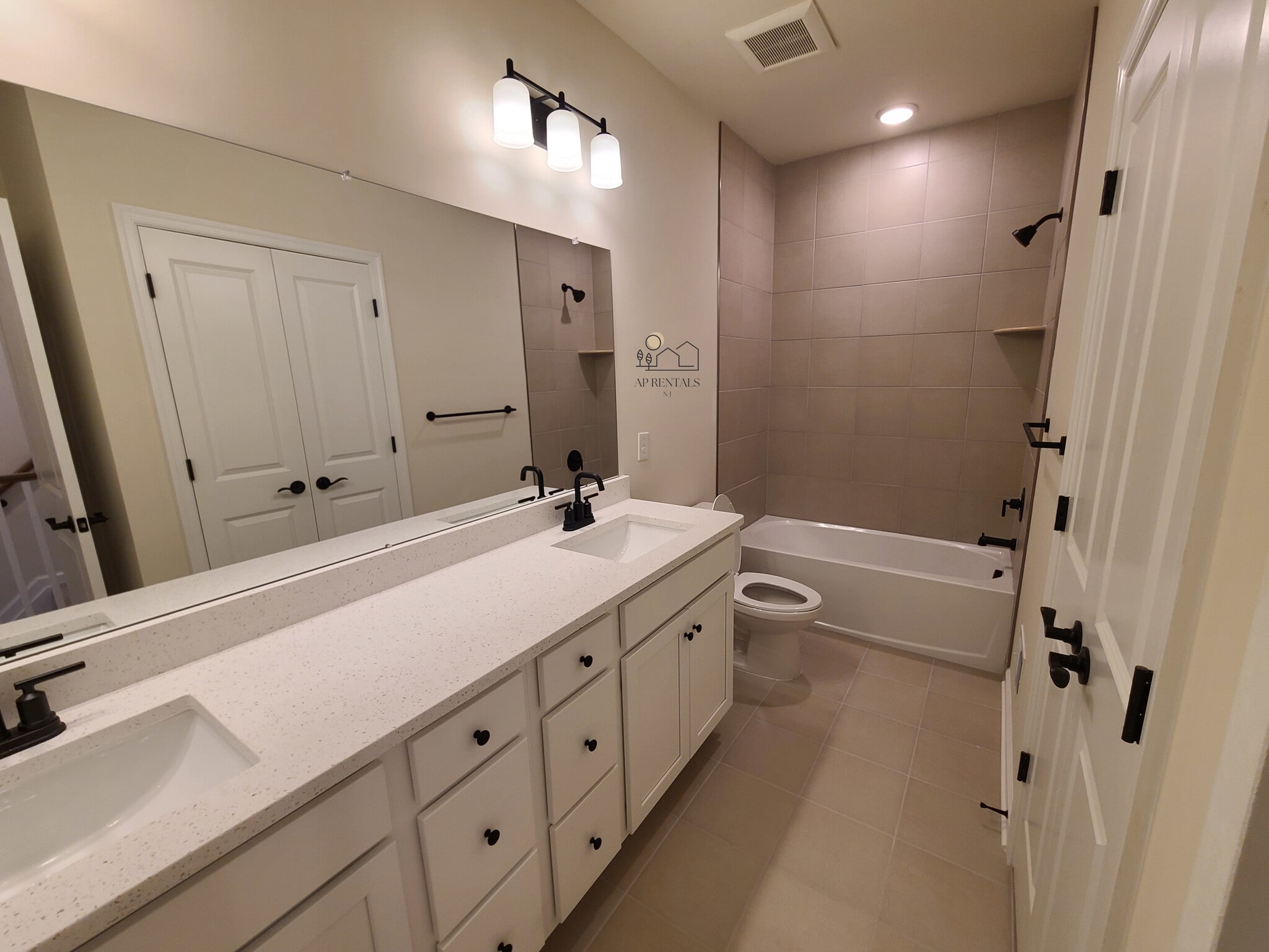 Building Photo - 622 Sadie Cir