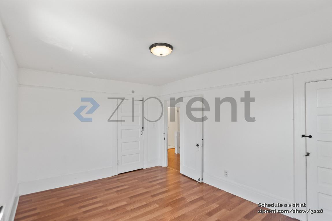 Building Photo - 928 60th St