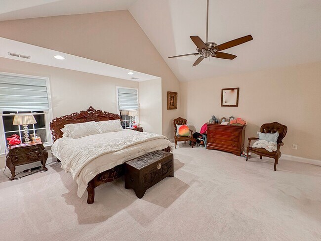 Building Photo - Lavish 4 Bed 3.5 Bath Home With Sunroom & Large Recreation Room In Desired South Riding