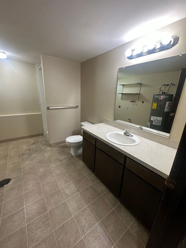 Building Photo - 1352