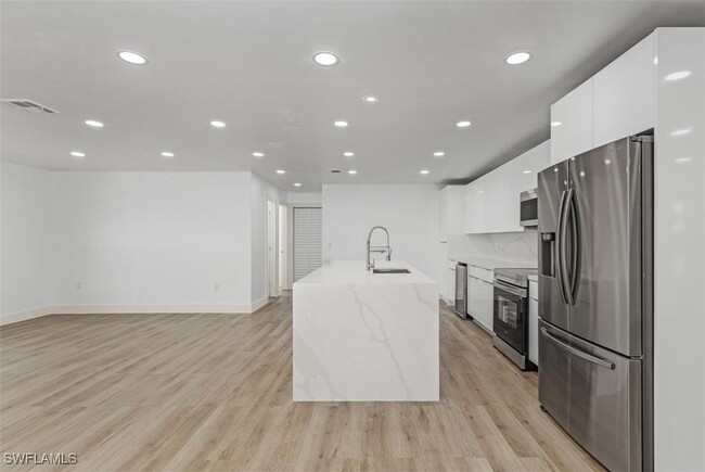 Building Photo - 6043 Birnam Wood Ln