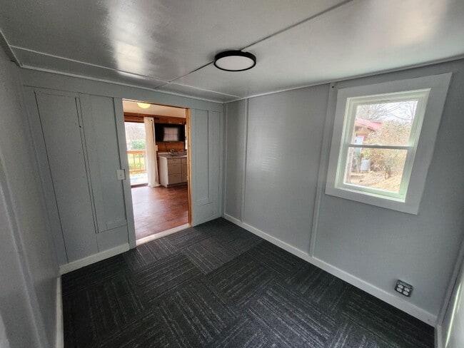 Building Photo - $1,100 - 2 Bedroom / 1 Bath Unfurnished Log Cabin Near Cherokee