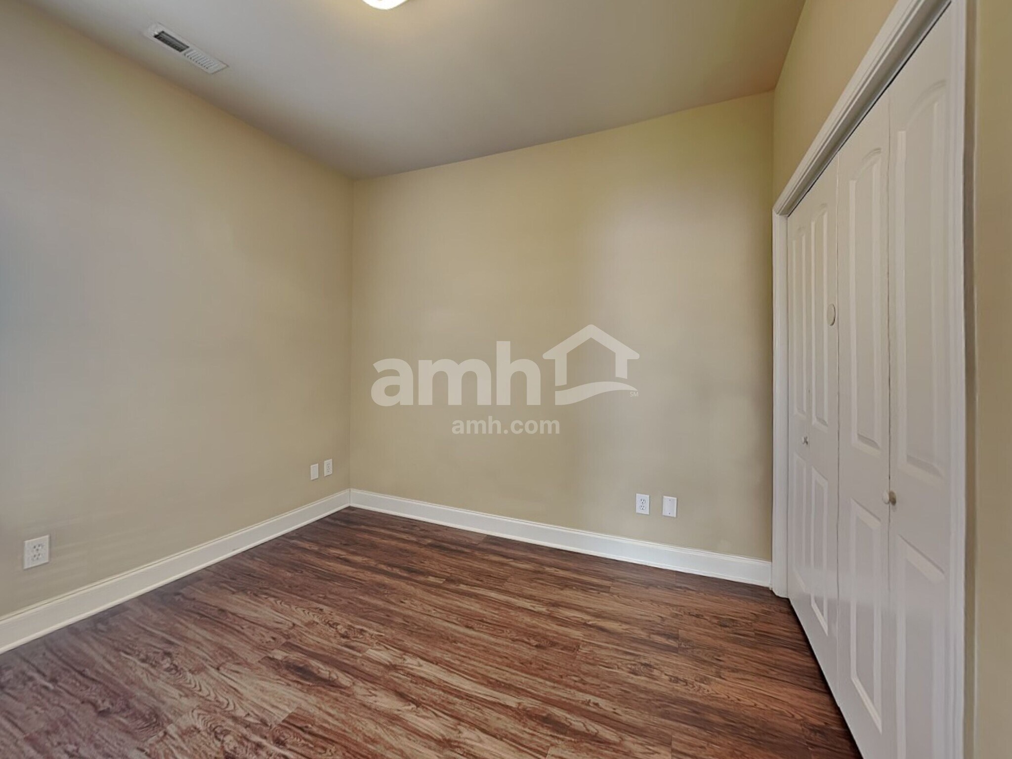 Building Photo - 220 Ash Dr