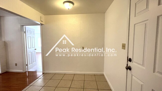 Building Photo - Nice 4bd/3ba House with 2 Car Garage