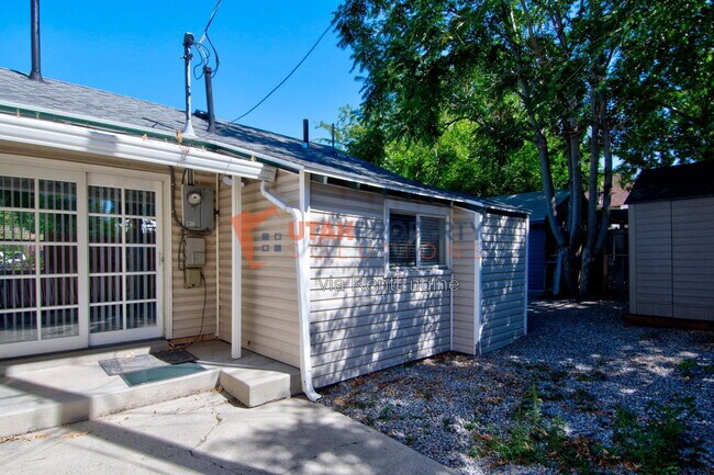 Building Photo - 574 Wilson Ave S