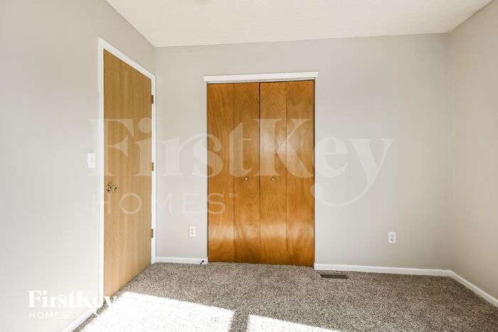 Building Photo - 5269 Paul Revere Rd