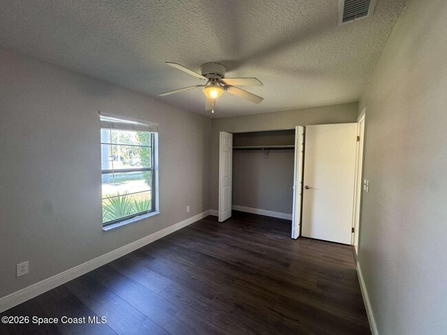 Building Photo - 897 S Patrick Dr