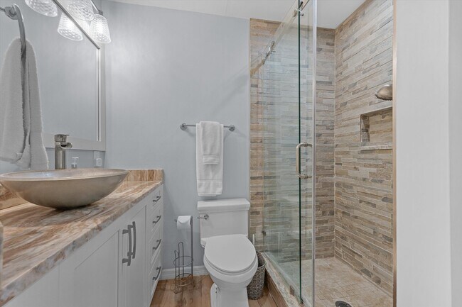 Building Photo - 2104 Country Golf Dr