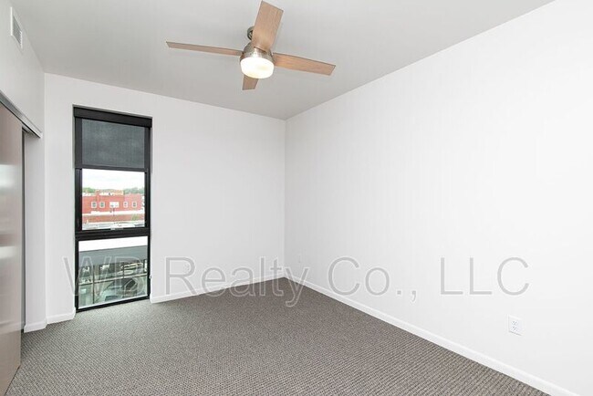 Building Photo - 315 5th St