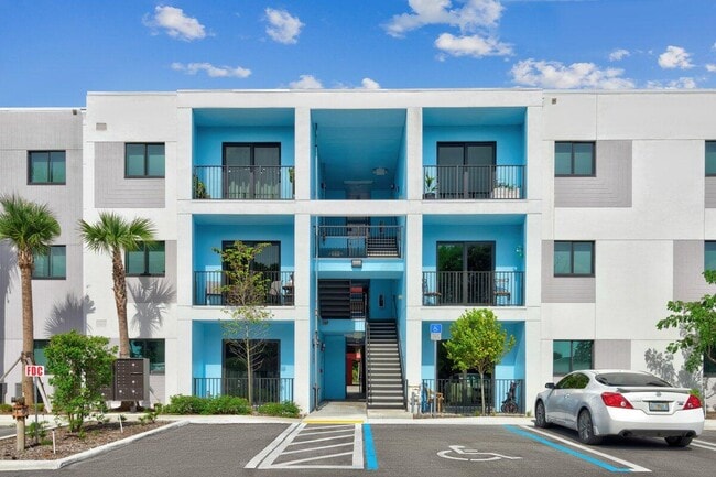 Building Photo - 4250 Lakewood Rd