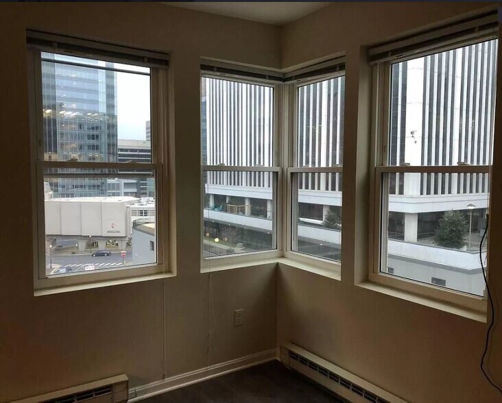 Building Photo - 1501 Key Blvd