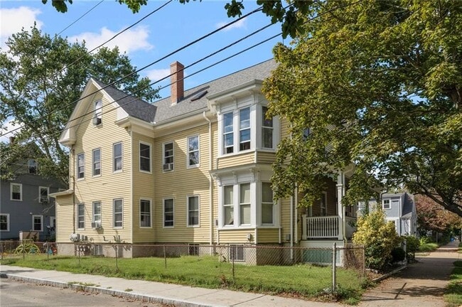 Building Photo - 183 Wood St