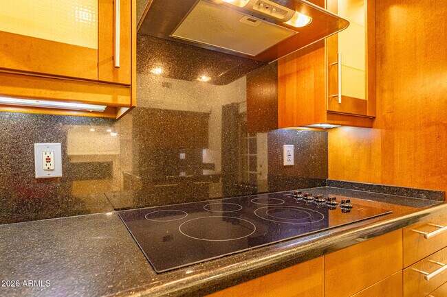 Building Photo - 5625 E Tierra Buena Ln
