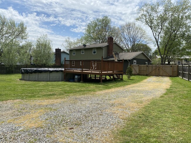 Building Photo - 2731 Birdwell Dr