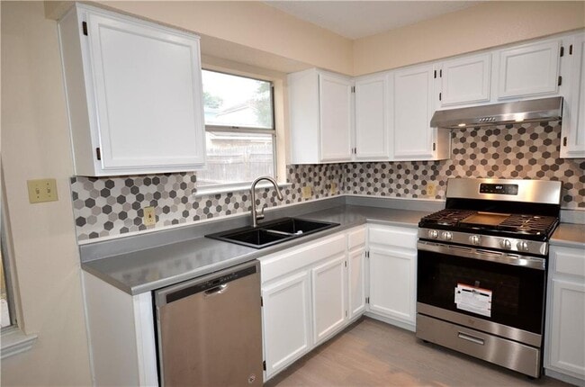 Building Photo - 13903 Lothian Dr