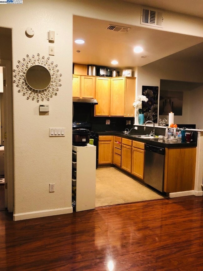 Building Photo - 644 Artisan Pl