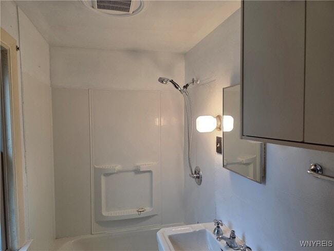 Building Photo - 176 Milnor Ave