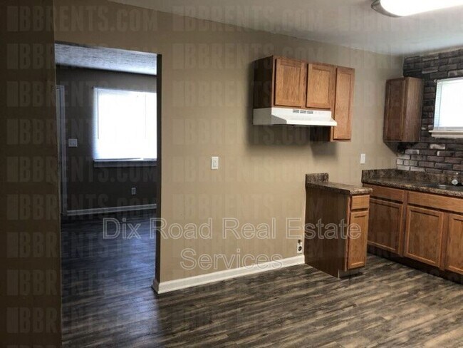 Building Photo - 4855 Live Oak Dr