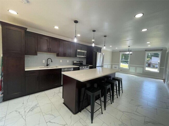Building Photo - 759 Brownlee Ln